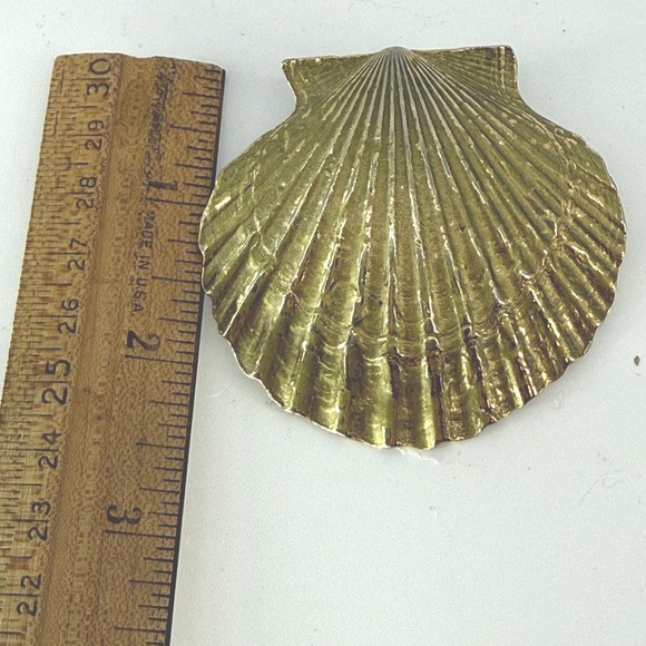 Vintage brass Shell statement, piece necklace, coastal holiday, pendant 2.5"x2.5 - Picture 9 of 10